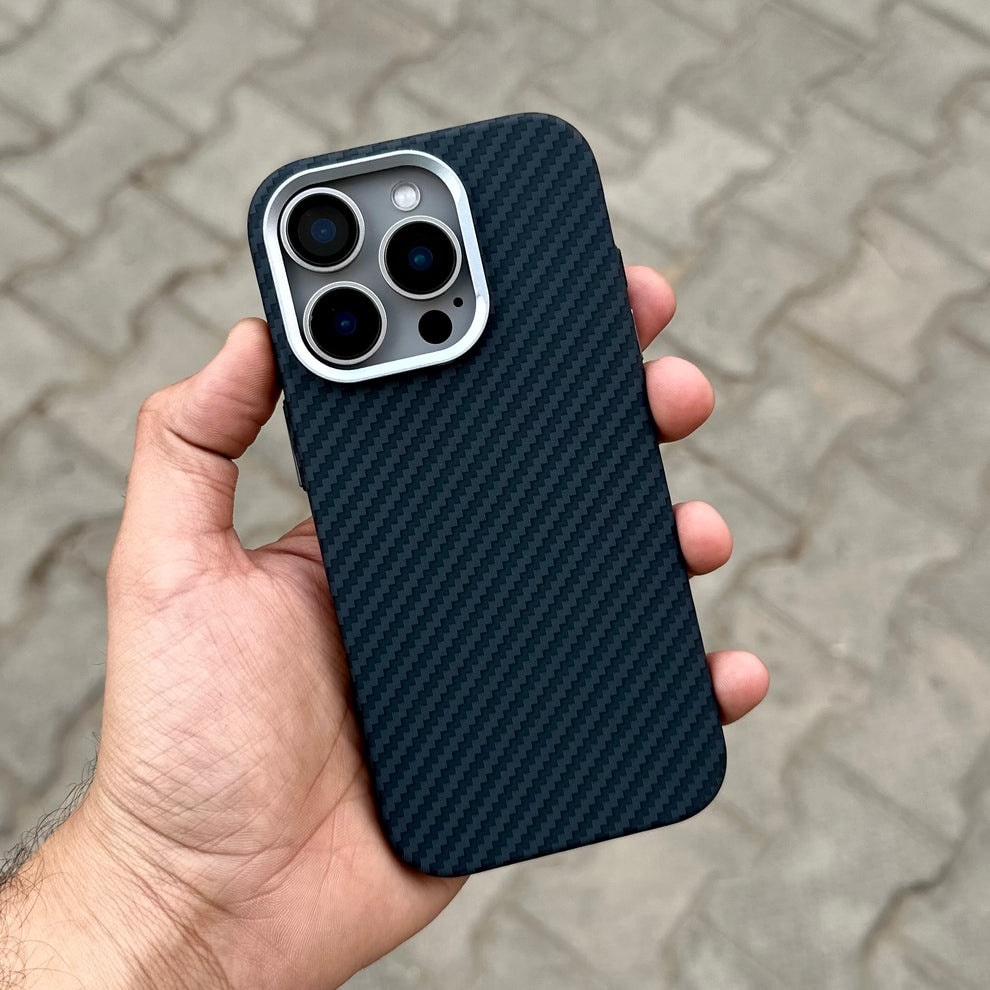 Luxo Carbon Fiber Magnetic PC Phone Cover With Metal Camera Frame Support Wireless Charger for IPhones